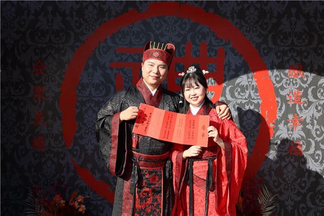 鼓乐开礼、同牢礼、合卺酒......泸州这场集体婚礼仪式感十足！(图24)