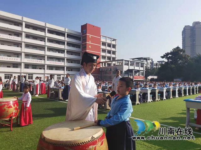泸县城北小学举行“尊师明德　开笔启蒙” 开笔礼(图2)
