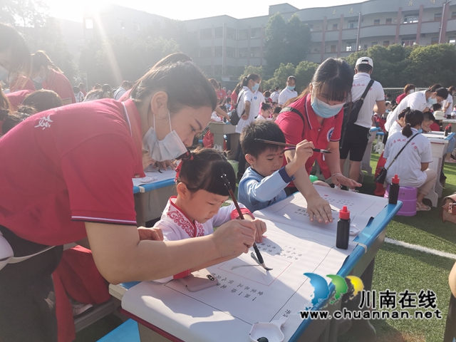 泸县城北小学举行“尊师明德　开笔启蒙” 开笔礼(图10)