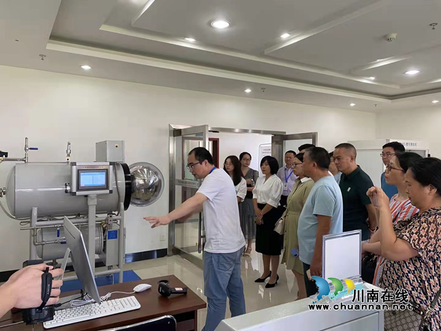 泸州市市场监督管理局开展2021年检验检测机构开放日活动(图2)