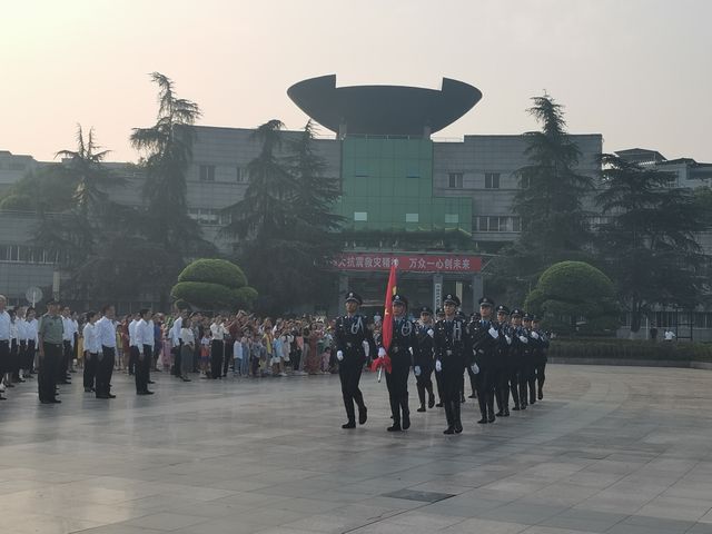 泸县举行2021年国庆升旗仪式