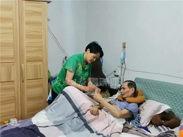 奇迹！1000多个日日夜夜，内江“好妻子”唤醒瘫痪丈夫