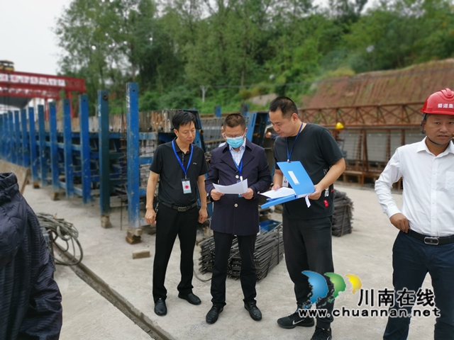 泸县市场监管局开展重点在建工程特种设备安全大检查(图2)