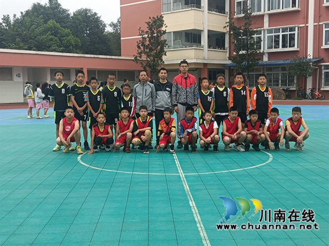 泸县百和镇举行第二届中小学生篮球运动会