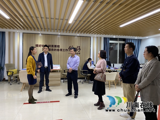 黄益权带队调研龙马潭区镇两级人大换届选举工作(图2)