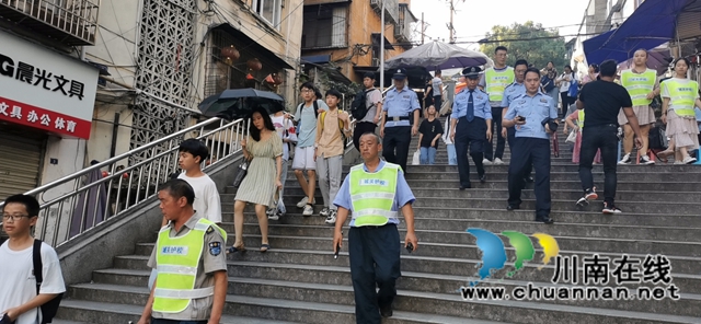 合江县：“校警+”守护平安校园