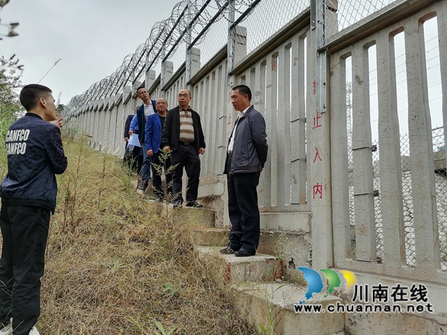 泸州市城管局带队检查绵泸高铁泸县境内路外环境安全问题