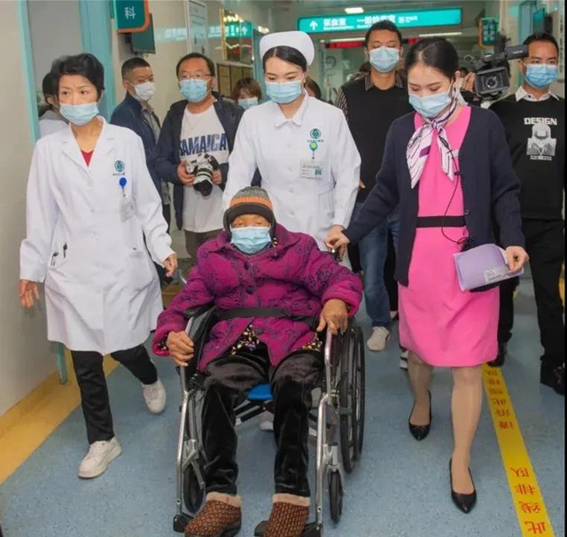 重阳节|听说车子接她去泸州，115岁“高三婆”笑了！(图3)