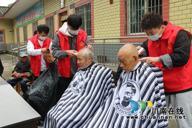 泸县潮河镇：爱心义剪迎重阳，敬老爱老暖人心