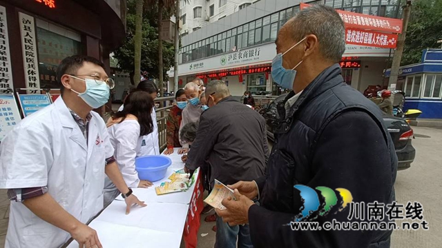 泸县得胜镇卫生院开展“全国高血压日”宣传义诊活动(图2)