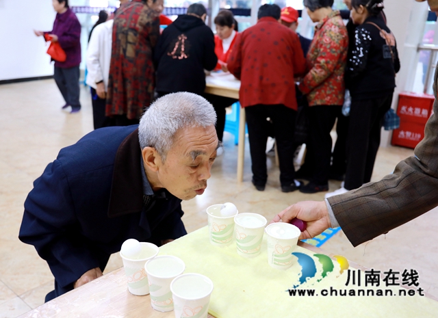 龙马潭区：欢乐游园会，情暖重阳节