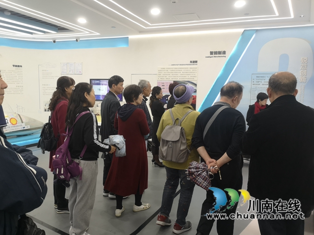 致公党泸州市委组织老党员赴泸职院开展“九九重阳节·浓浓敬老情”主题活动(图4)