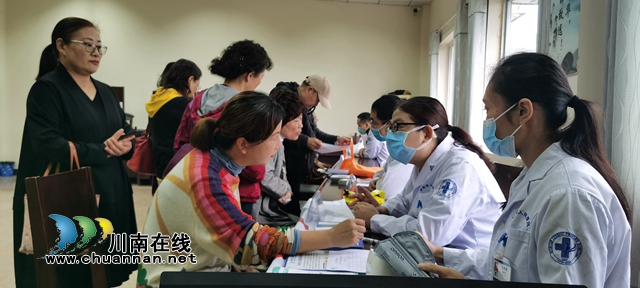九九重阳节，情暖夕阳红！泸州市人民医院在市老年大学开展义诊活动(图5)