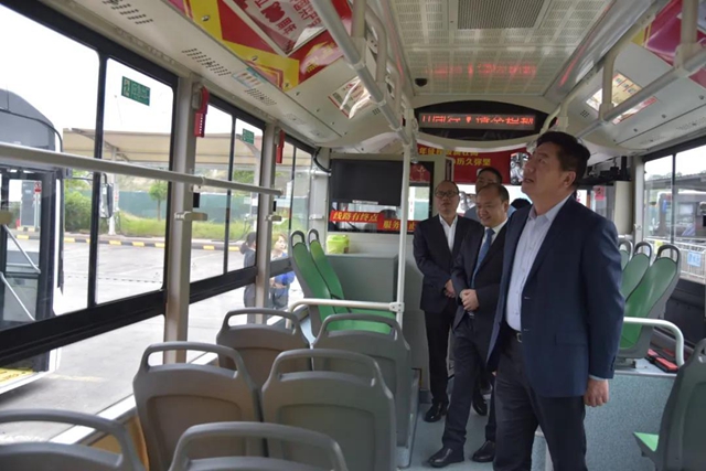 中国道路运输协会城市客运分会理事长王春杰莅临泸州公交调研指导工作