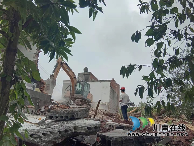 灾后重建有序推进，泸县建筑业协会会员单位建功一线(图12)