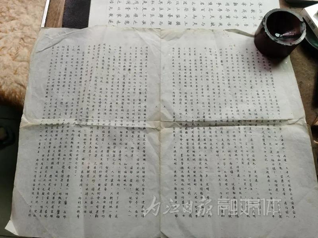 手抄四大名著,写秃100多支毛笔,内江这位七旬老人令人敬佩!(图10) 手抄四大名著,写秃100多支毛笔,内江这位七旬老人令人敬佩!(图10)