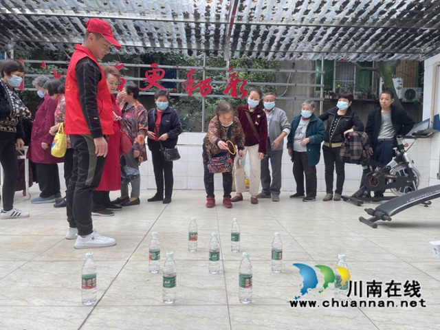 龙马潭区小市街道杜家街社区开展“我们的节日—重阳”趣味运动会