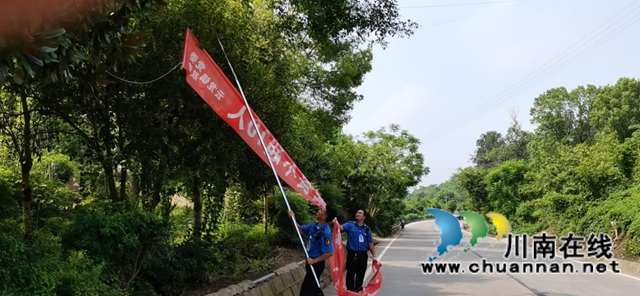 泸县云龙镇开展集中清理破损横幅专项行动