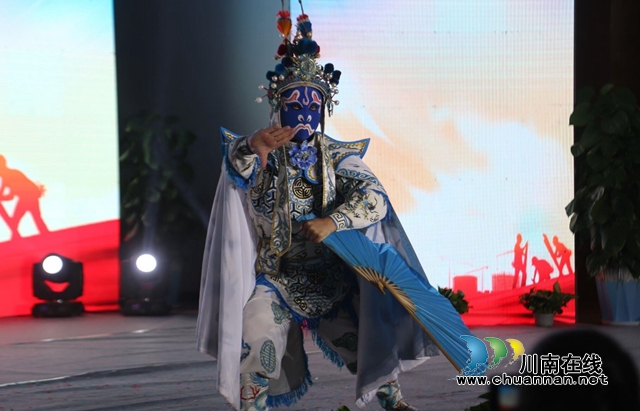 评书、魔术、川剧变脸……丰富的文化大餐送到泸州高新区(图5)