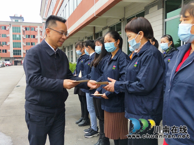 省人社厅副厅长黄晓东到泸县走访调研企业慰问受灾农民工