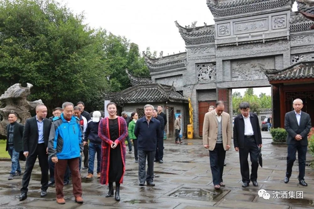 泸州市决咨委在沈子国酒庄召开第六次主任会议并调研中国沈酒集团(图2) 泸州市决咨委在沈子国酒庄召开第六次主任会议并调研中国沈酒集团(图2)