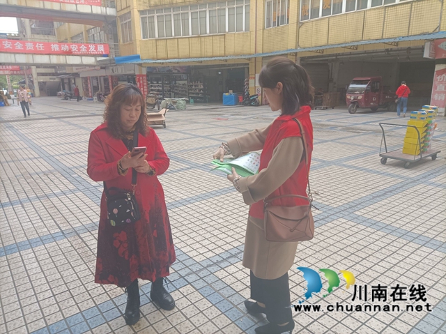龙马潭区小市街道回龙湾社区深化垃圾分类宣传活动(图2)