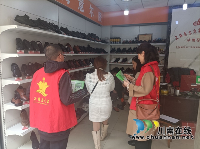 龙马潭区小市街道回龙湾社区深化垃圾分类宣传活动(图1)