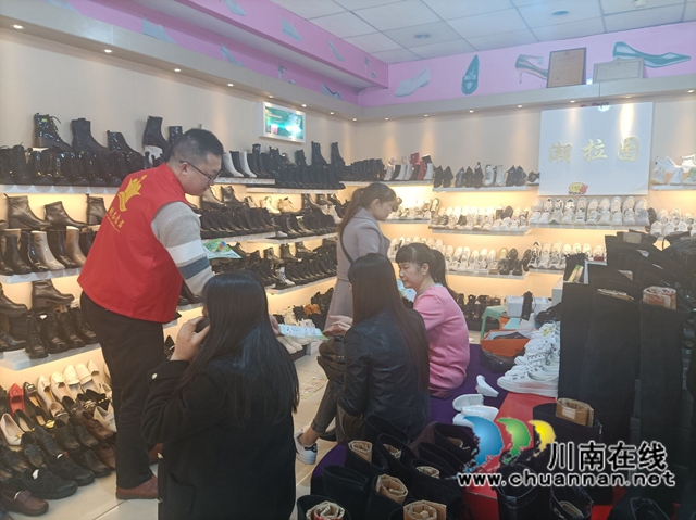 龙马潭区小市街道回龙湾社区深化垃圾分类宣传活动(图4)