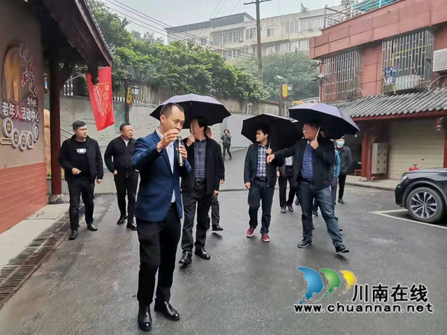省住建厅督察组对龙马潭区鱼塘街道老旧小区改造工作进行综合督查(图1)