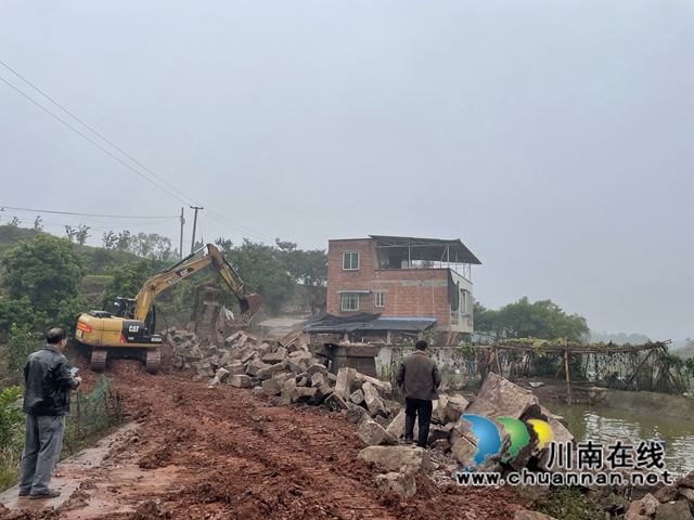 泸县百和镇:拆除废旧渡槽,守护生命通道(图2) 泸县百和镇:拆除废旧渡槽,守护生命通道(图2)
