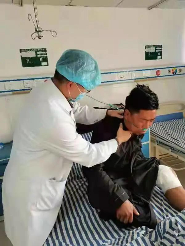 看病不再翻越3000米高山 彝乡百姓说：西南医大附院医生，瓦吉瓦！(图1)