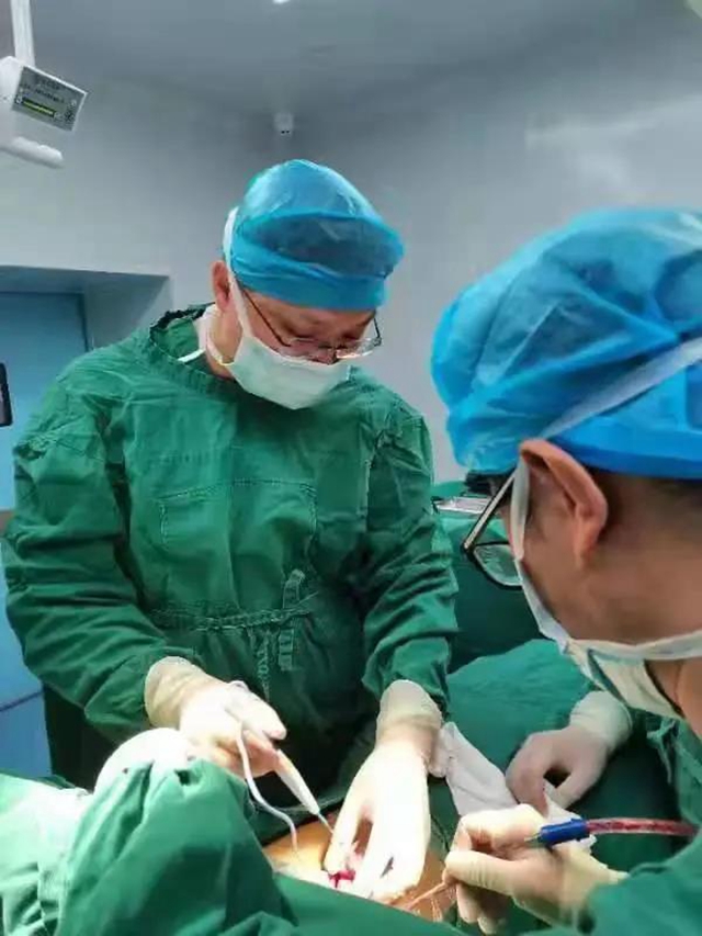 看病不再翻越3000米高山 彝乡百姓说：西南医大附院医生，瓦吉瓦！(图3)