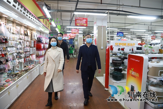 泸县云龙镇主要领导带队深入重点场所督导检查疫情防控工作(图2) 泸县云龙镇主要领导带队深入重点场所督导检查疫情防控工作(图2)