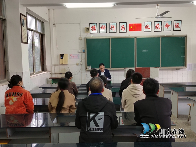 四川省中学校长协会到泸县六中考察(图1) 四川省中学校长协会到泸县六中考察(图1)