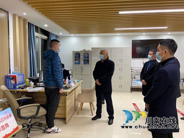 黄月桂到龙马潭区小市街道调研人大换届选举和基层政权建设工作
