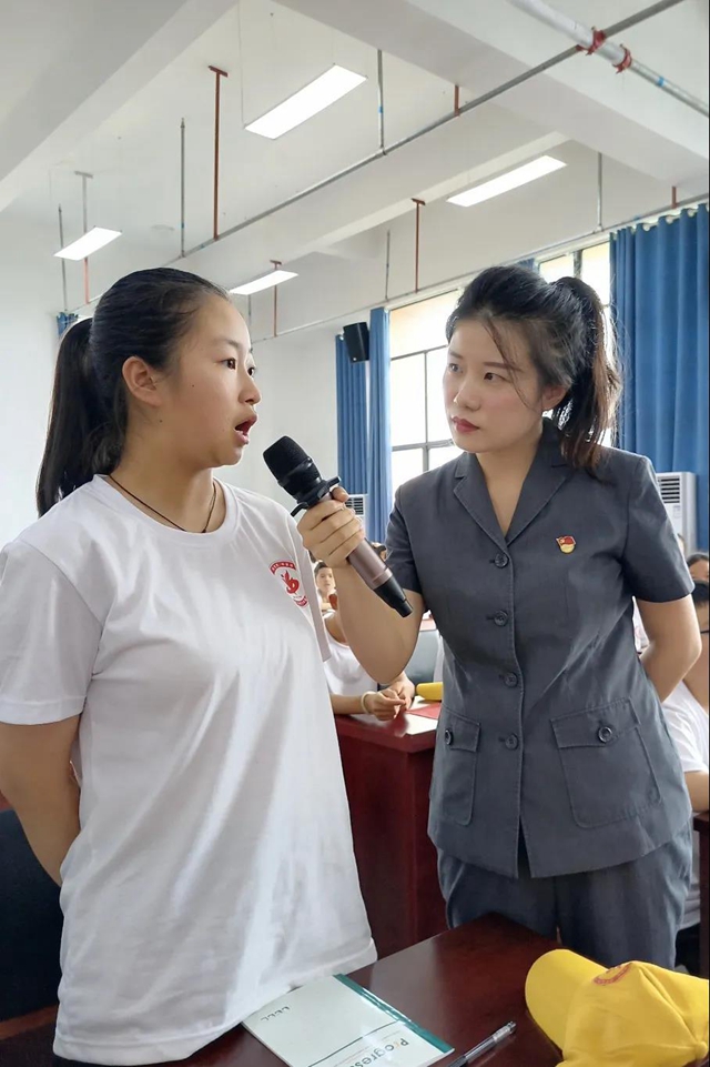 江阳法院小姐姐化身“法治副校长” ,让法治阳光洒满校园(图4) 江阳法院小姐姐化身“法治副校长” ,让法治阳光洒满校园(图4)
