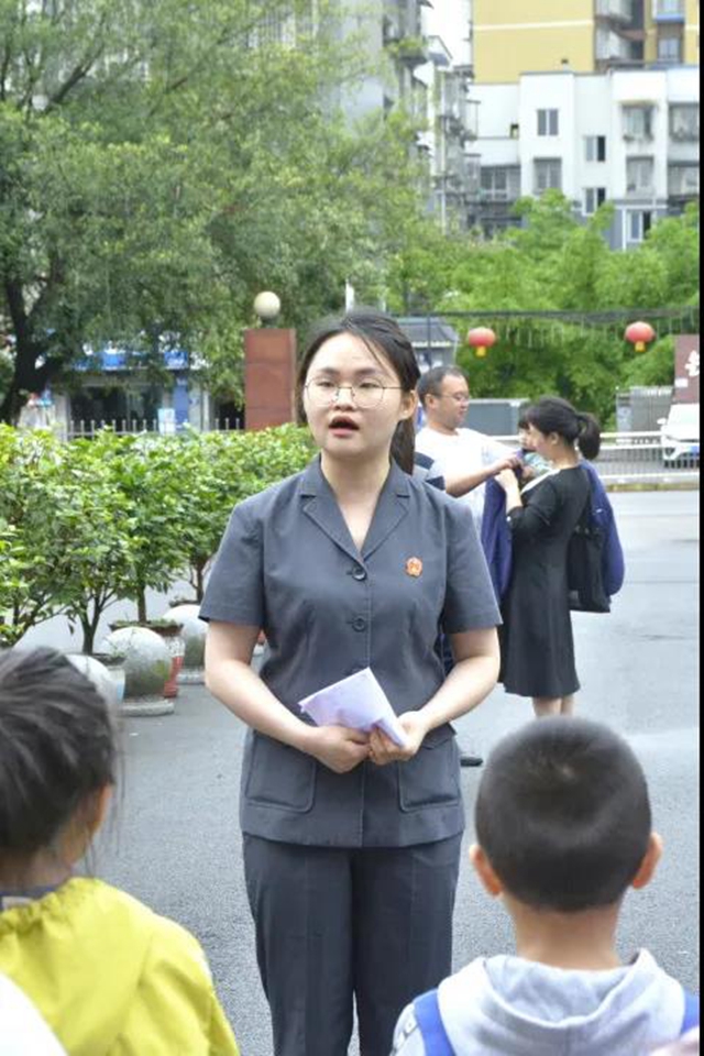 江阳法院小姐姐化身“法治副校长” ,让法治阳光洒满校园(图16) 江阳法院小姐姐化身“法治副校长” ,让法治阳光洒满校园(图16)