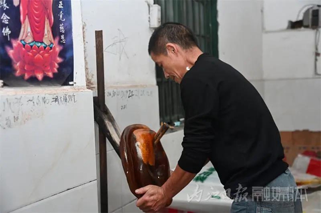 好甜!内江有个“麻糖专业村”,制作工艺大揭秘(图4) 好甜!内江有个“麻糖专业村”,制作工艺大揭秘(图4)