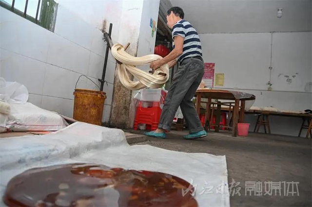 好甜!内江有个“麻糖专业村”,制作工艺大揭秘(图11) 好甜!内江有个“麻糖专业村”,制作工艺大揭秘(图11)