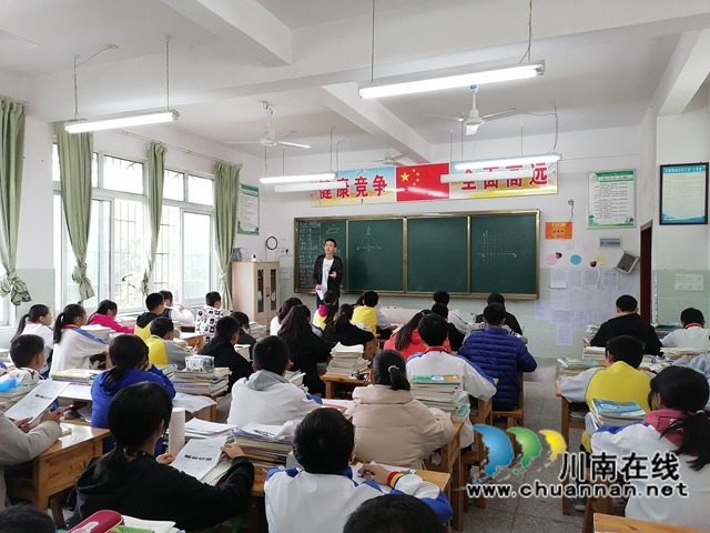 泸县百和镇组织开展“五项管理”和“双减”工作落实情况交叉督查