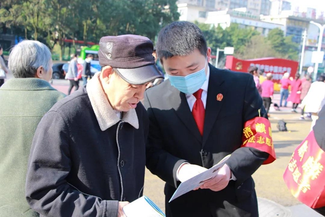 幸福守望者·酒麒麟反电诈 | 江阳法院进公园、商圈，开展反电诈普法宣传活动(图8)