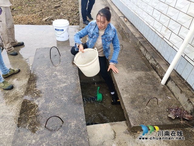 古蔺县马蹄镇：泉水涌上云端，苗寨喝上平价水