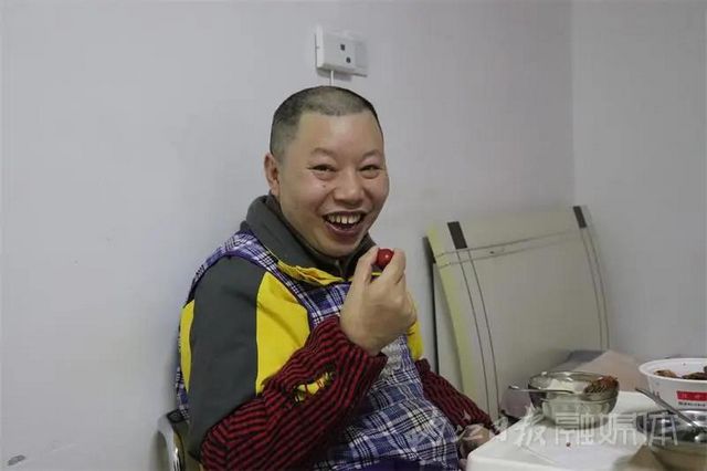久病床前亲情浓，内江姐姐悉心照顾弟弟20余年(图4)