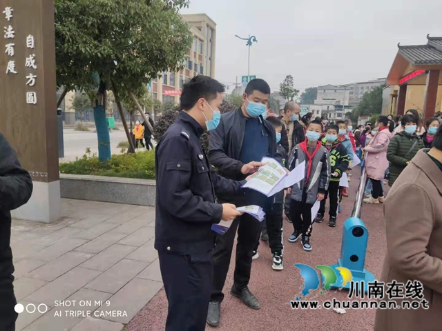 泸县云龙镇:禁毒宣传全方位,防毒知识入民心(图2) 泸县云龙镇:禁毒宣传全方位,防毒知识入民心(图2)