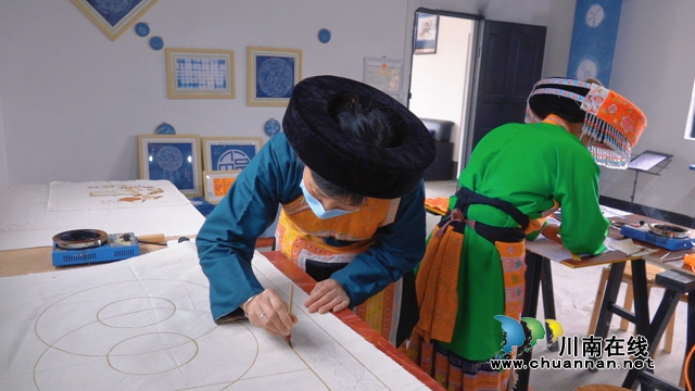 古蔺：学百年党史，传苗族非遗！让蓝色蜡染“红”起来……(图6)