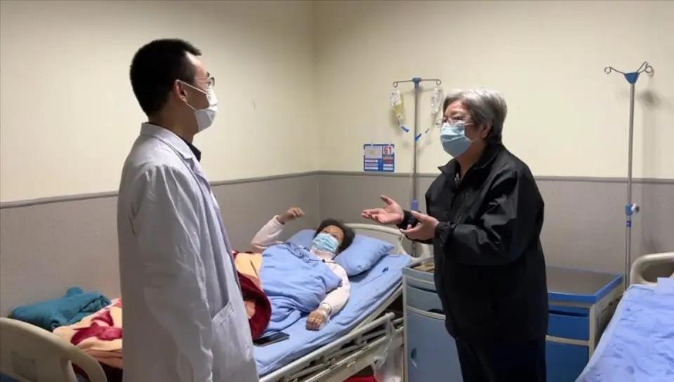 非要请医护吃饭的上海阿姨,又送来了这个……(图2) 非要请医护吃饭的上海阿姨,又送来了这个……(图2)