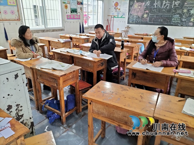 纳溪区教育和体育局视导组一行到龙车镇中心小学开展教学常规等工作督查