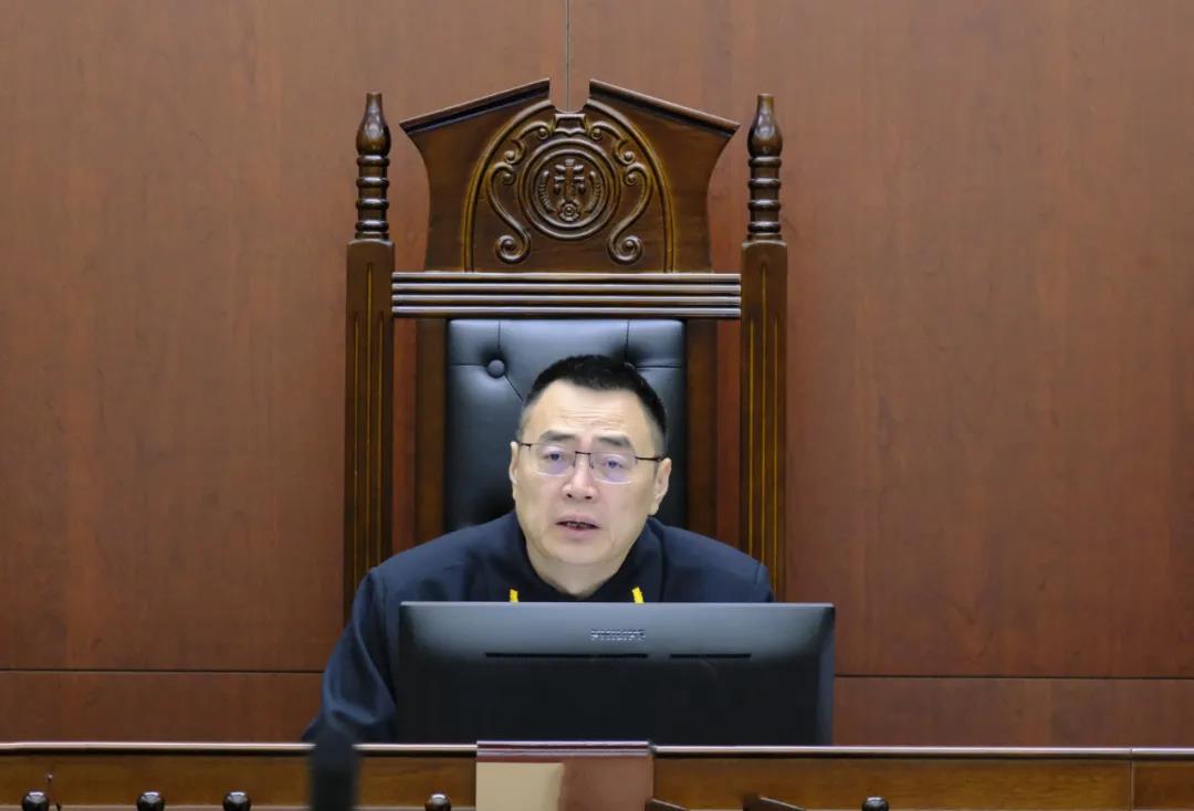 泸州市法检“两长”同庭履职，性侵留守儿童被告人一审被判处无期徒刑(图2)