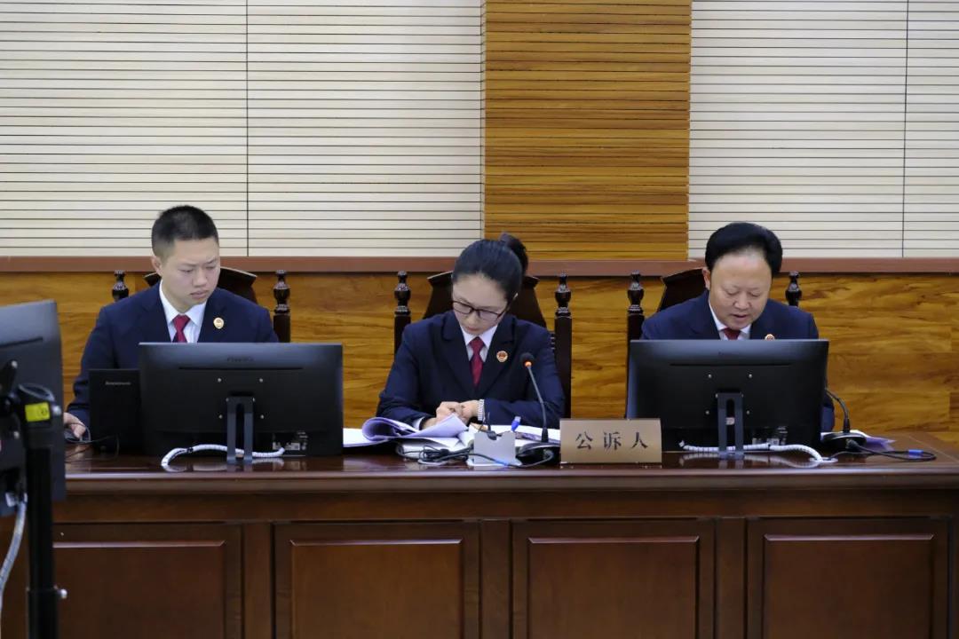 泸州市法检“两长”同庭履职，性侵留守儿童被告人一审被判处无期徒刑(图3)
