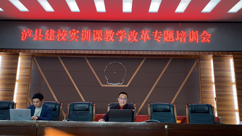 让“修身立业 手脑并用”成为建校亮丽风景线
